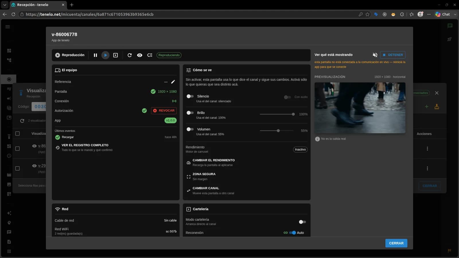 Detalle de un equipo en el panel: reproducción, el equipo, la red y el modo cartelería, con una vista previa de lo que está mostrando