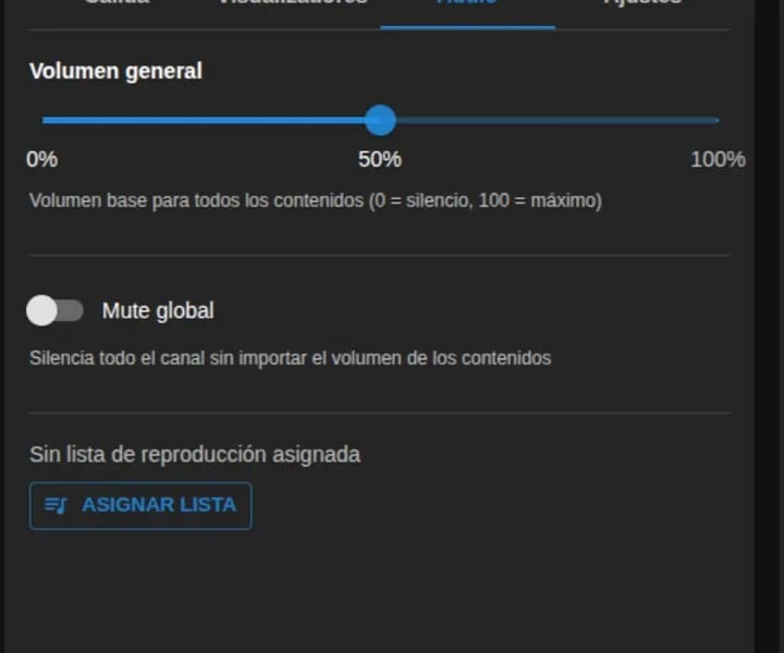Pestaña de audio de un canal: el volumen general en 50%, el interruptor de silencio total y el botón para asignarle una lista de reproducción